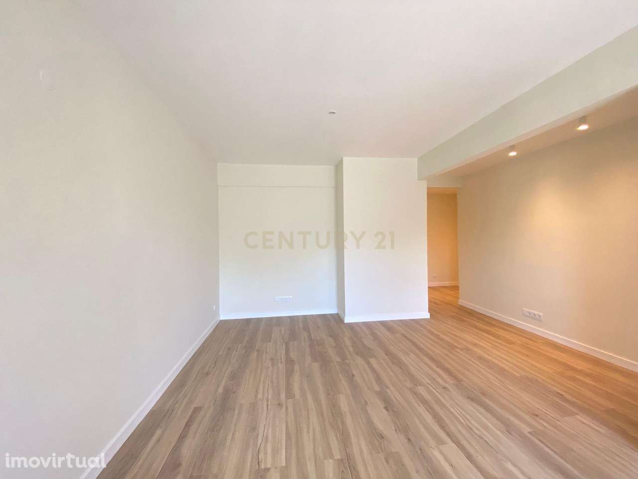 Apartamento T2 na Estrada da Luz, junto ao colégio Militar - Grande imagem: 4/22