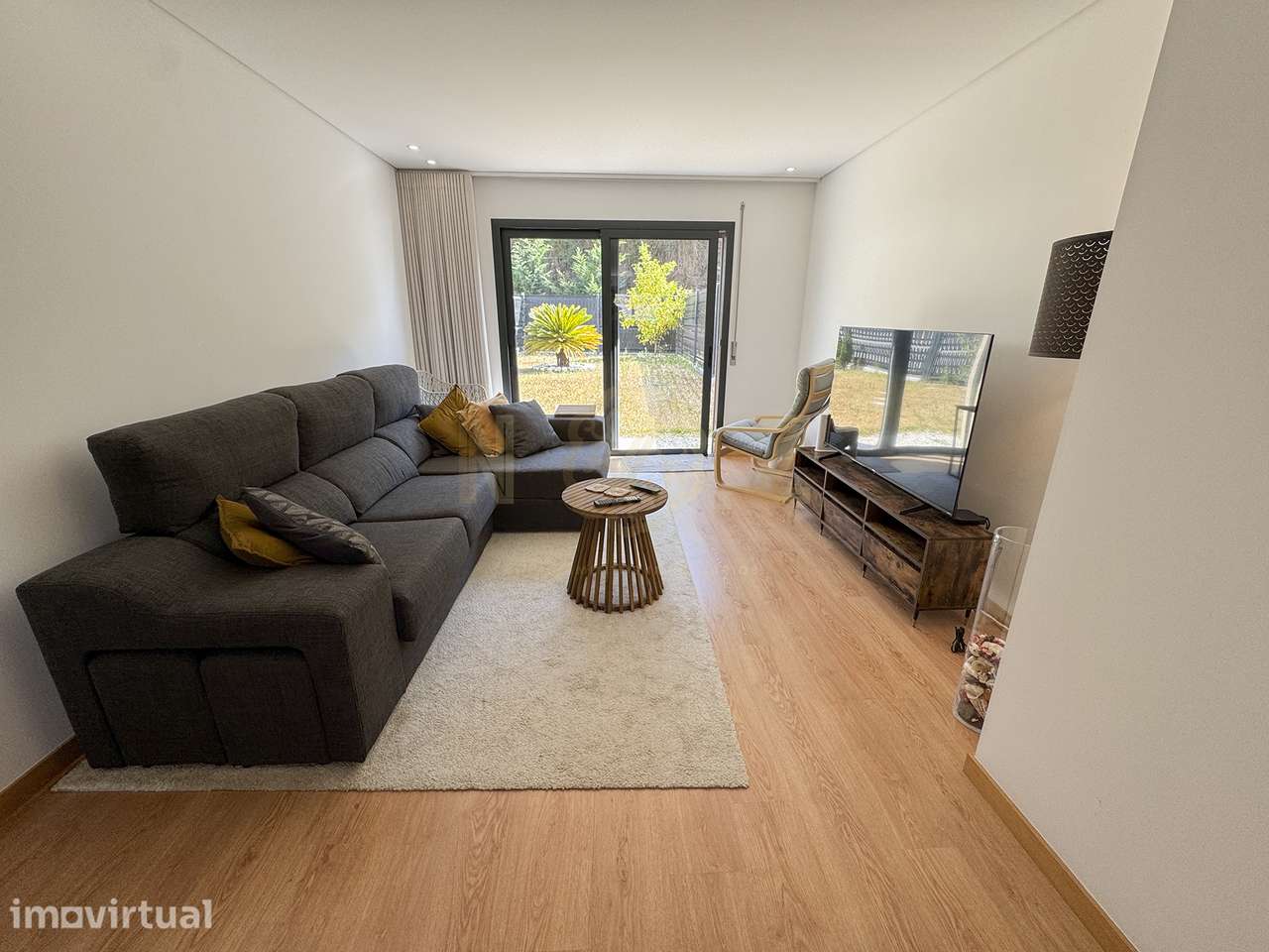 Moradia em Banda T2 - Enorme Jardim privado - Grande imagem: 2/24