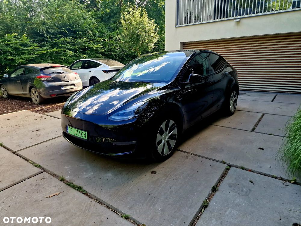 Tesla Model Y Long Range AWD - 3