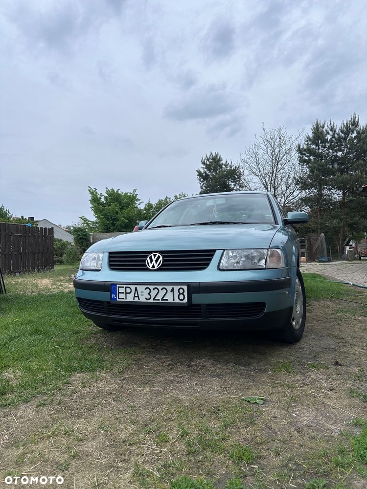 Volkswagen Passat 1.6 Comfortline - 1