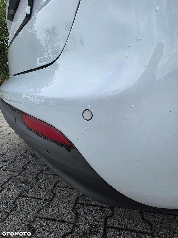 Kia Ceed 1.4 L - 8