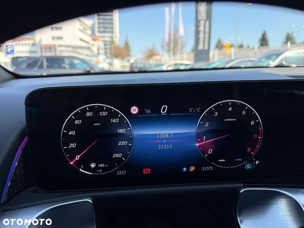 Mercedes-Benz GLB - 32