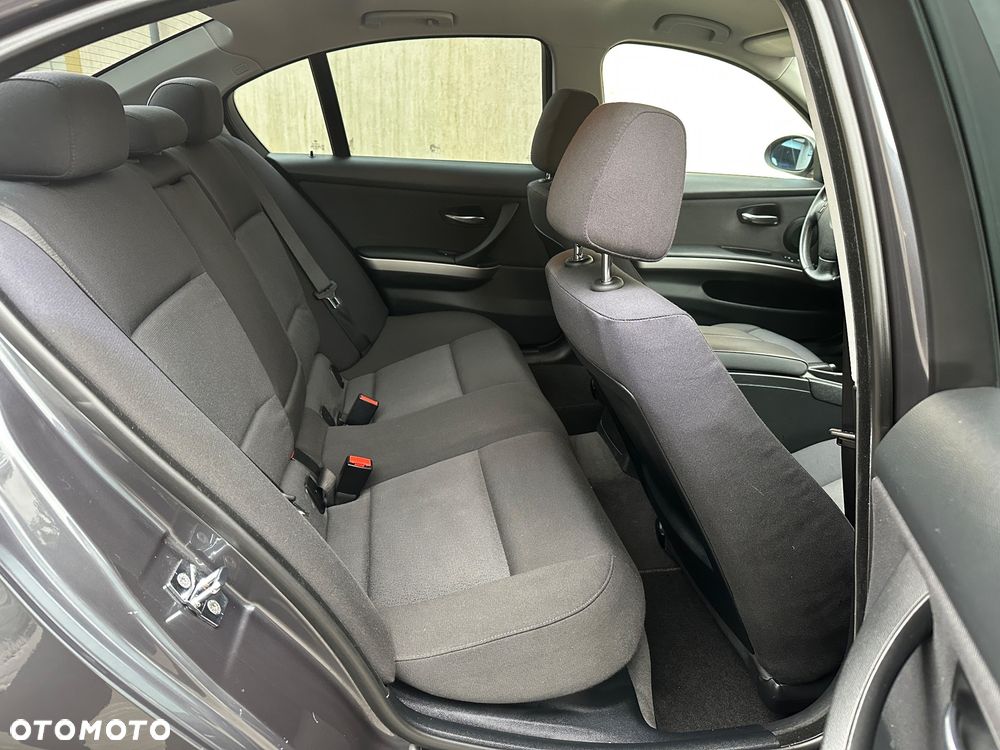 BMW Seria 3 320i - 23