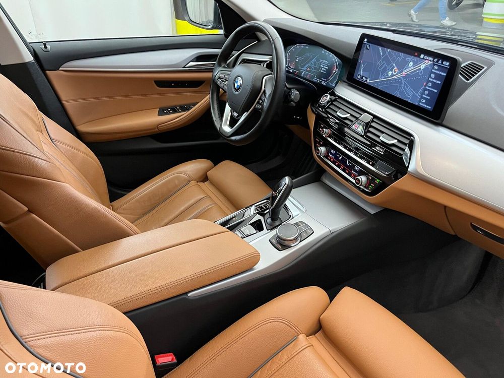 BMW Seria 5 520d xDrive mHEV sport - 38