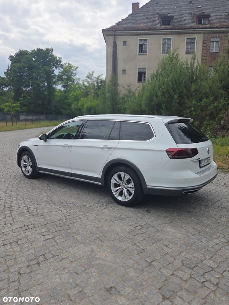 Volkswagen Passat 2.0 TDI SCR 4Mot DSG Comfortline - 9