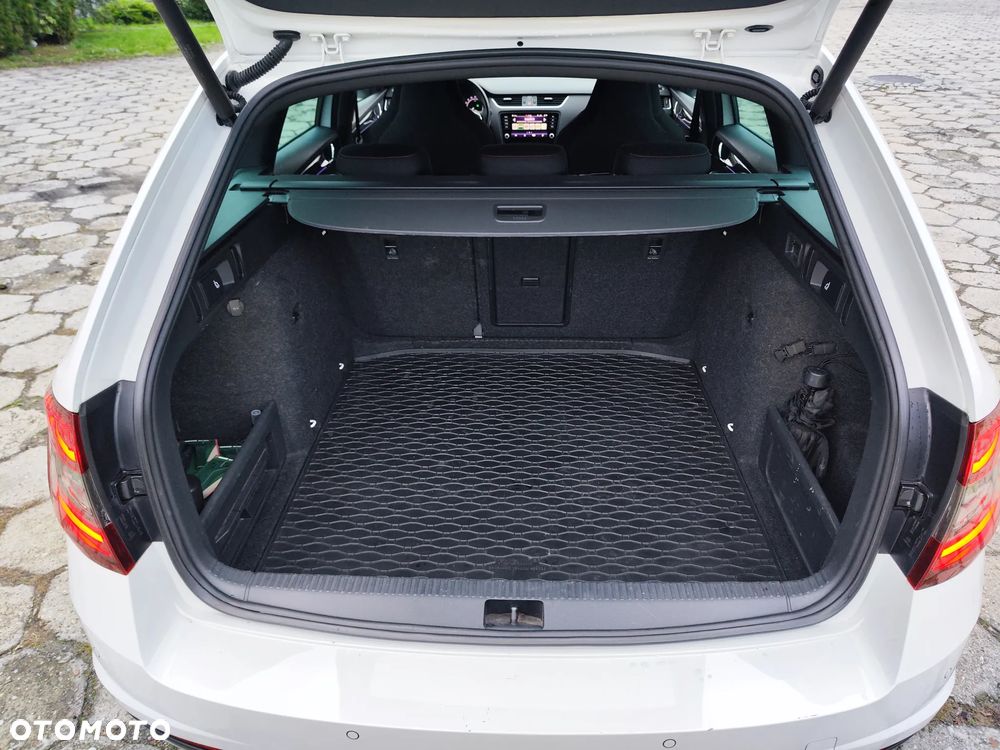 Skoda Octavia 2.0 TDI DSG RS - 31