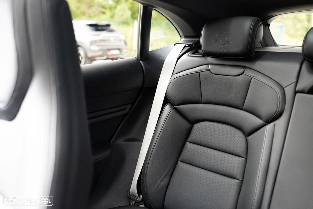 Porsche Taycan Sport Turismo - 16