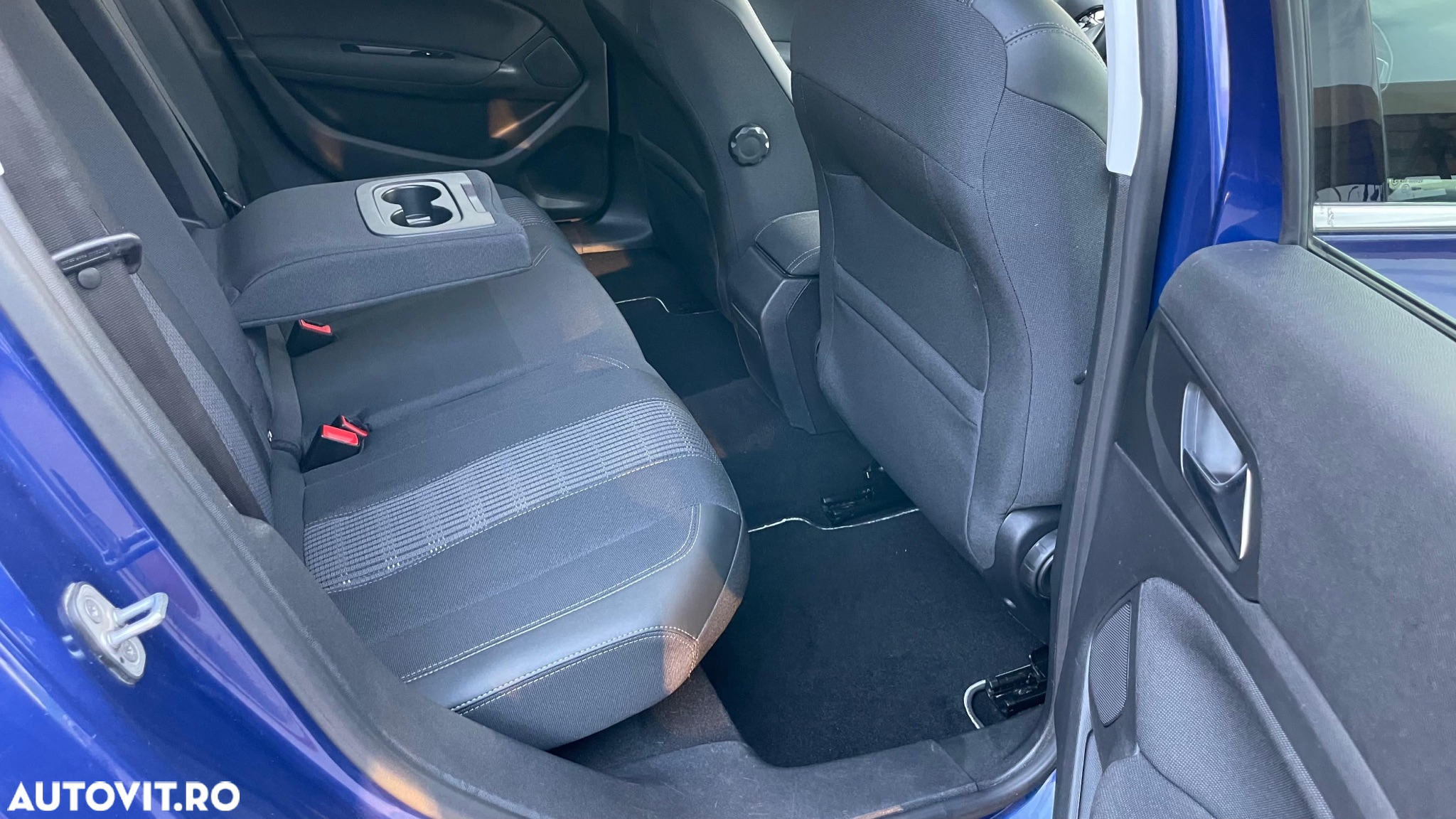 Peugeot 308 1.2 L PureTech Turbo S&S EAT8 Allure Pack - 8