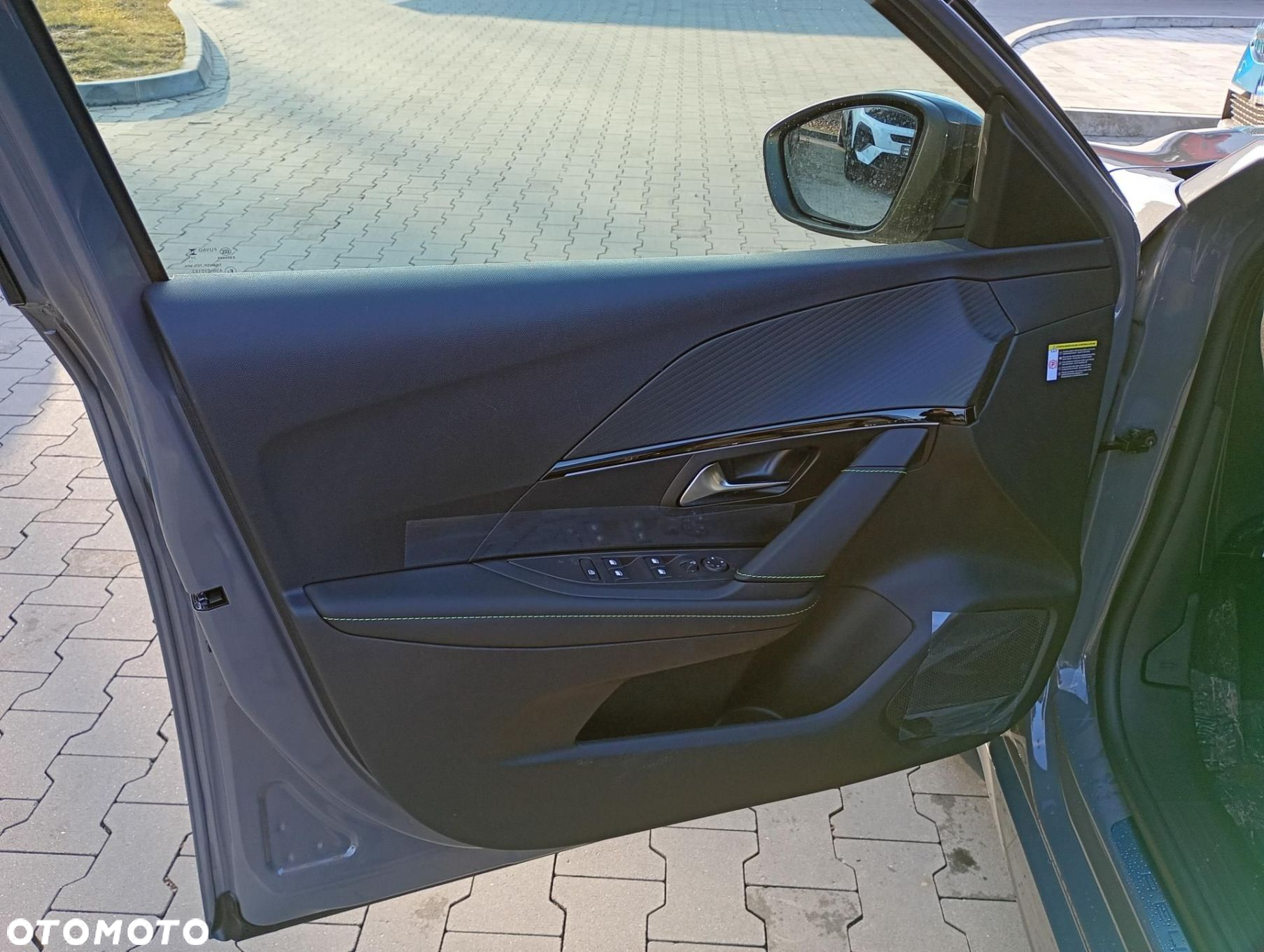 Peugeot 208 - 14