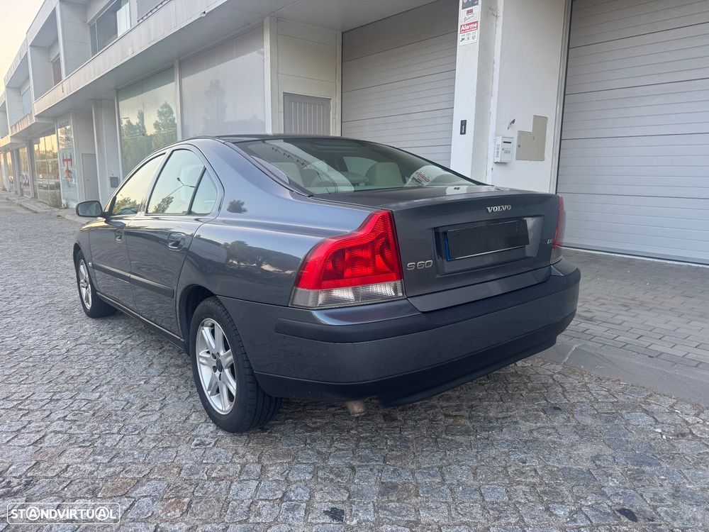 Volvo S60 2.4 D5 Nivel 3 - 5