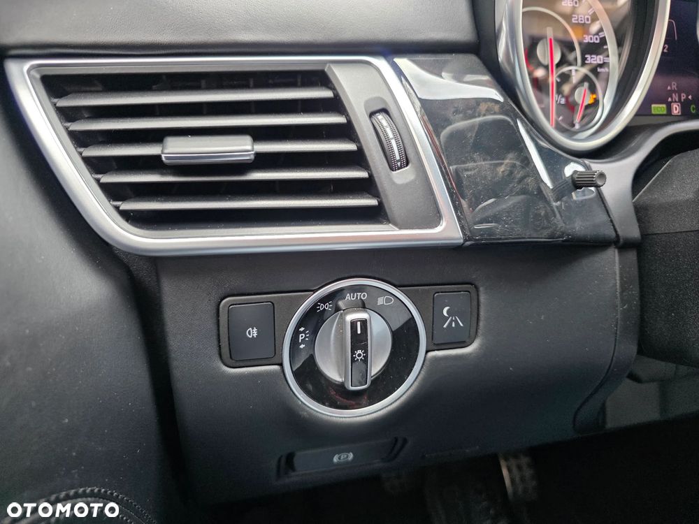 Mercedes-Benz ML 63 AMG 4-Matic - 8