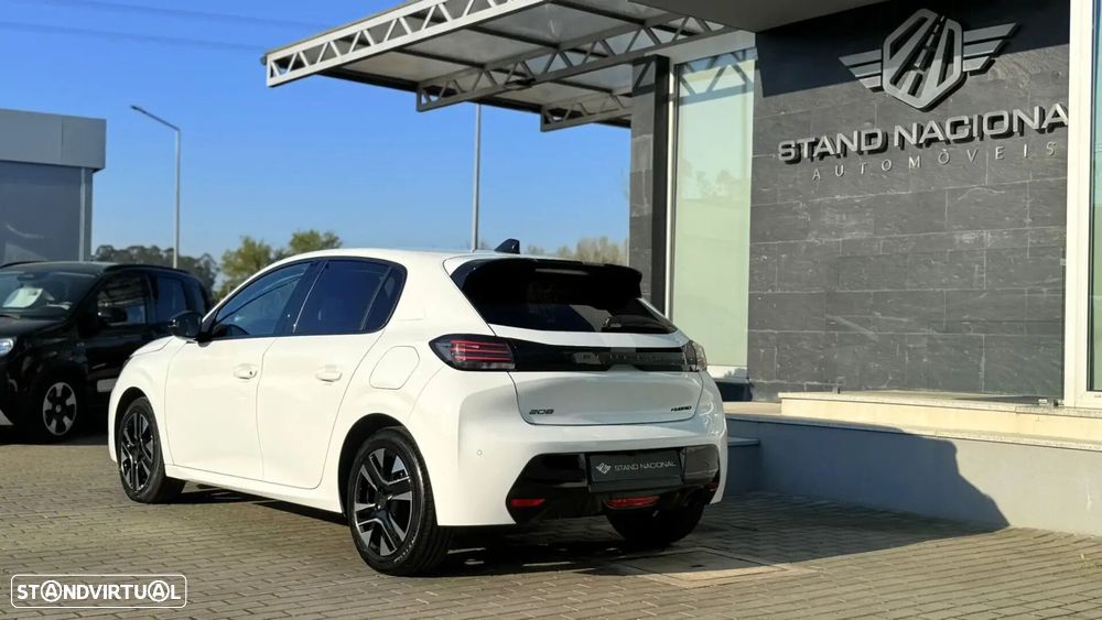 Peugeot 208 - 10