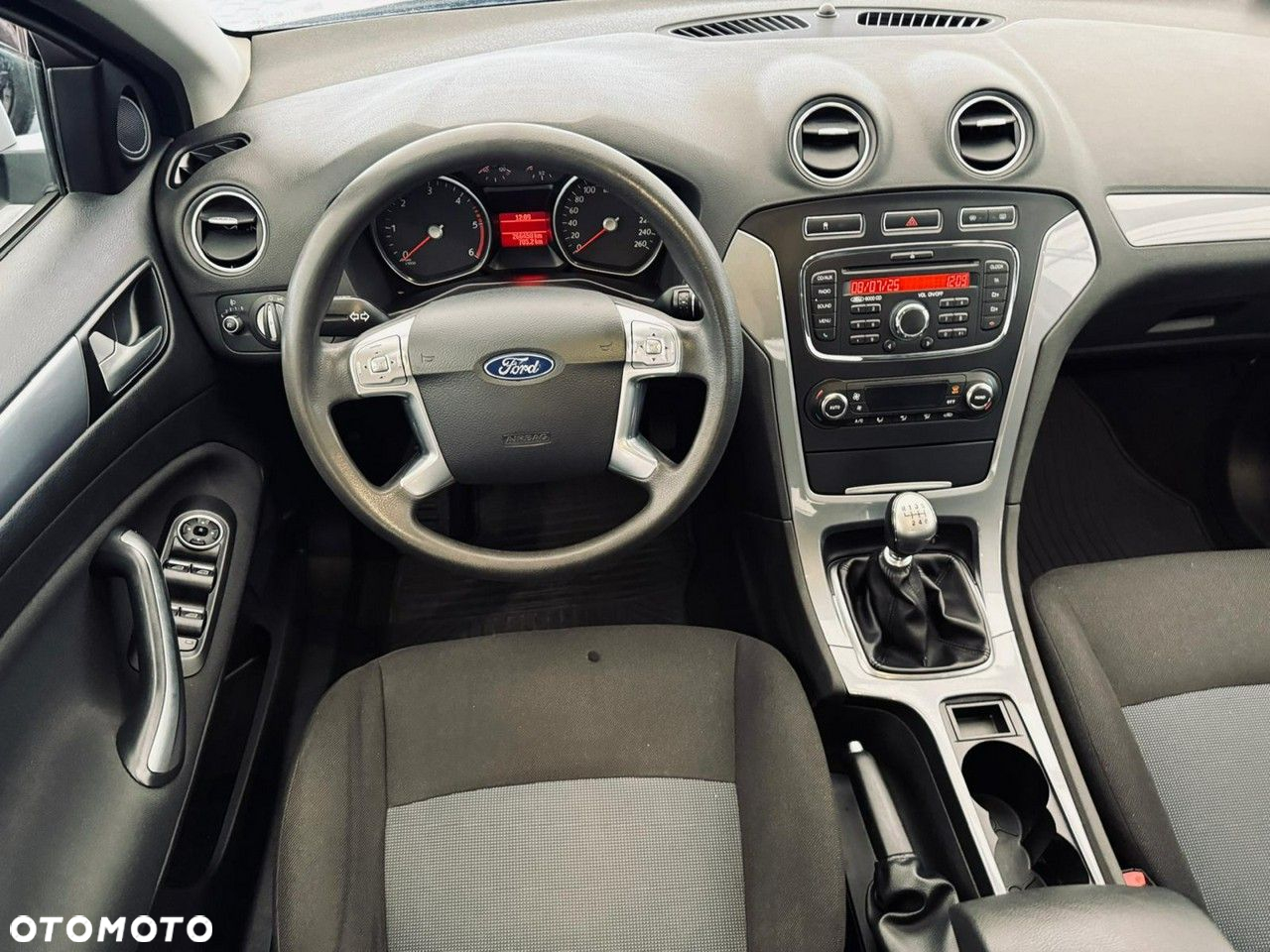 Ford Mondeo - 37