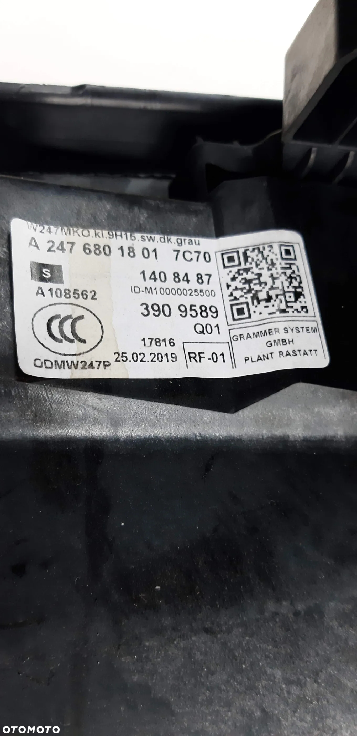 Tunel środkowy podłokietnik A2476801801 Mercedes W247 2.0d 2018r - 6