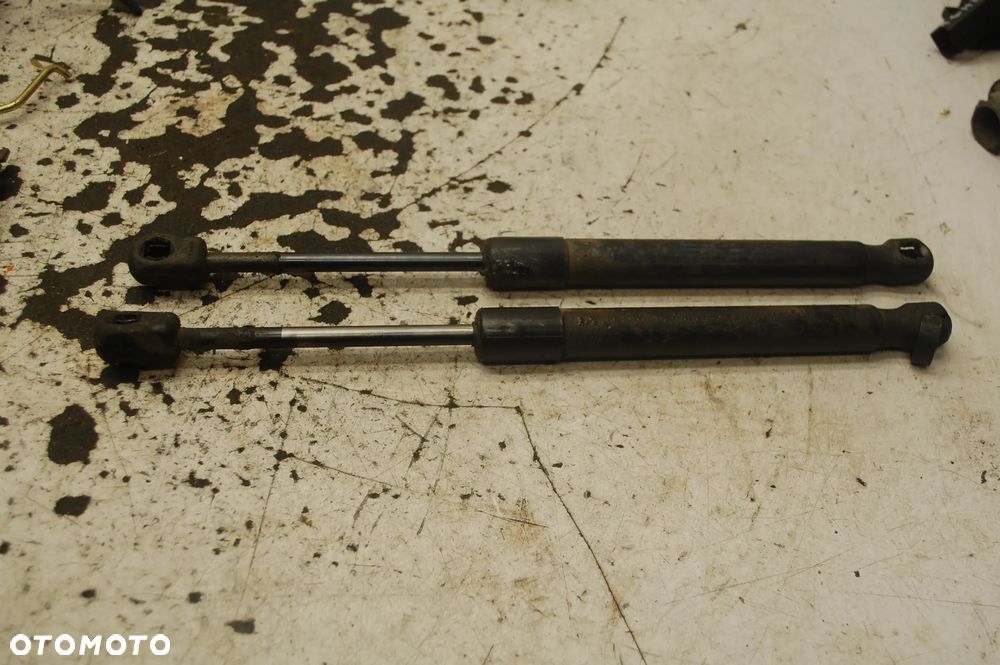 SIŁOWNIK KLAPY BAGAŻNIKA TYŁ 8H0827552B AUDI A4 B6 B7 CABRIO 8H0827552A - 2