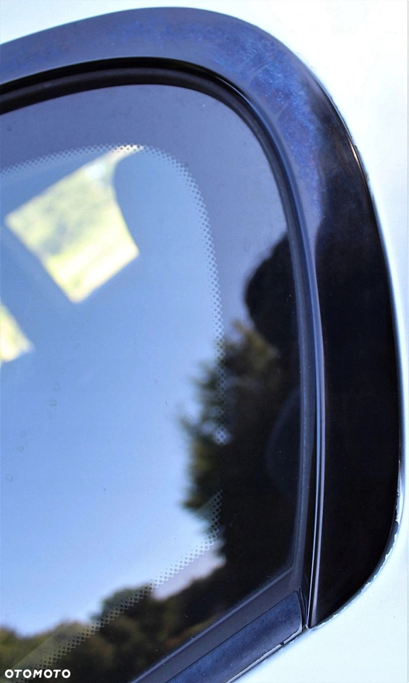 SHADOW LINE LISTWA KAROSERYJNA GÓRNA LEWA BMW E81 - 5