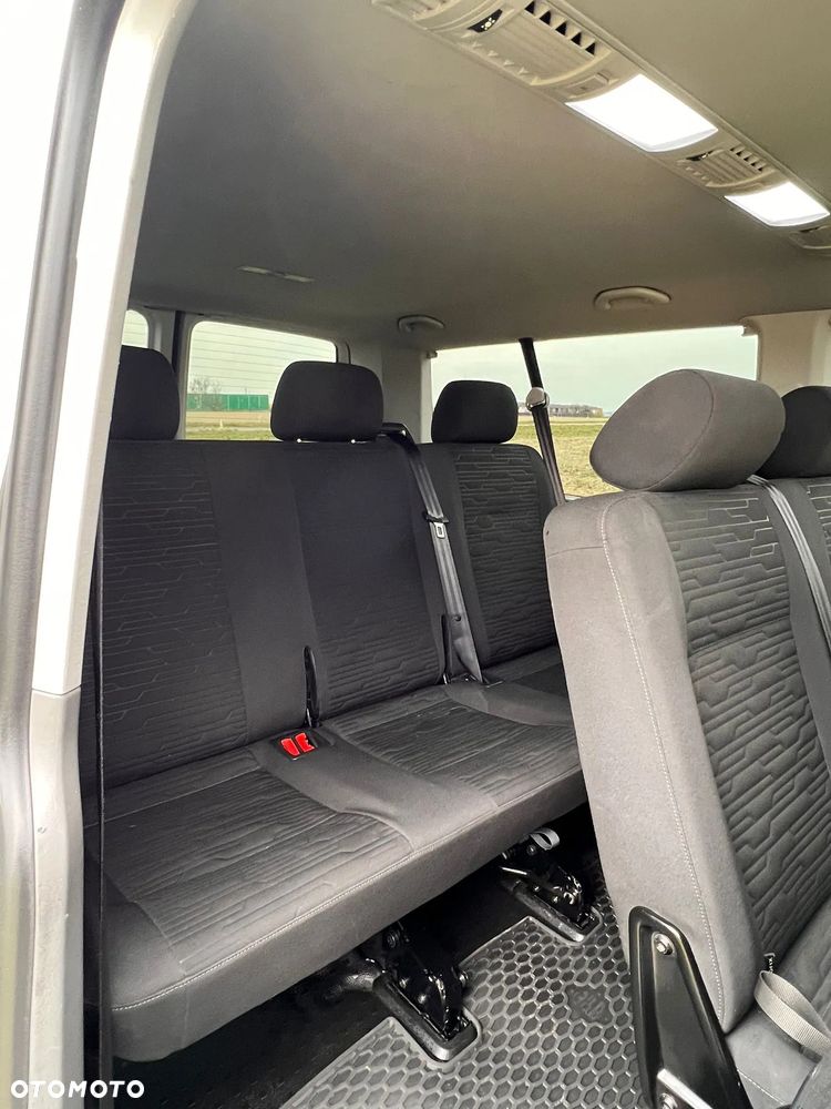 Volkswagen Caravelle - 13
