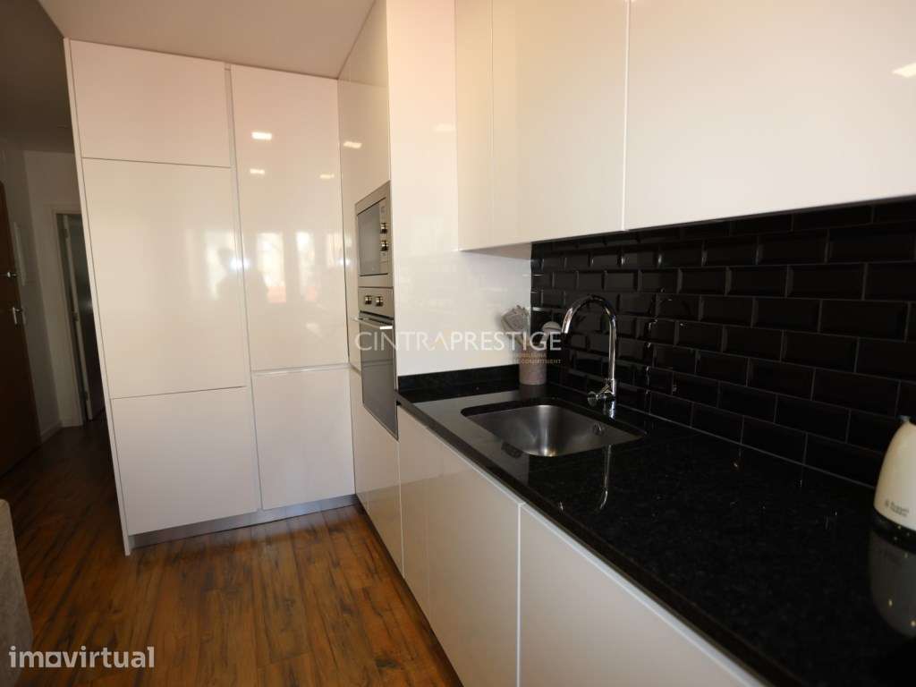 Apartamento T1 Remodelado - Centro de Rio de Mouro | 1.º Andar - Grande imagem: 2/17