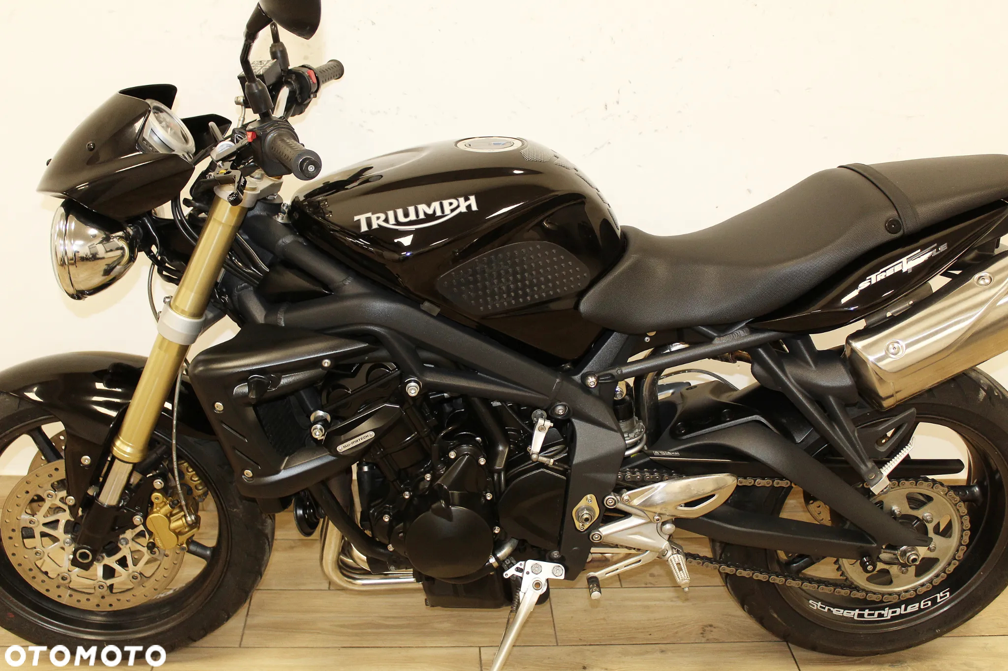 Triumph Street Triple - 15