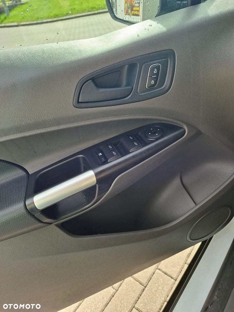 Ford Transit Connect - 17