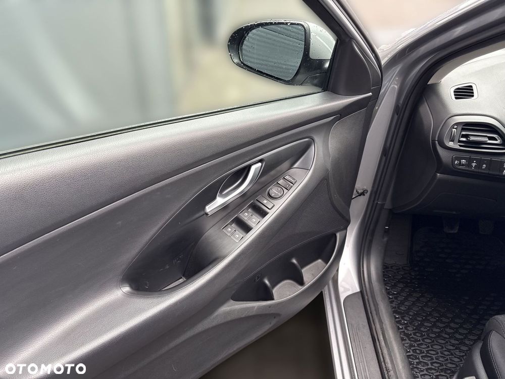Hyundai i30 1.6 D Comfort - 10