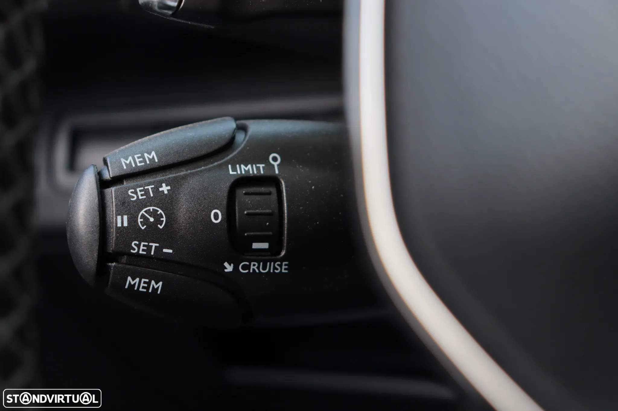 Peugeot 5008 1.2 PureTech Allure EAT8 - 25