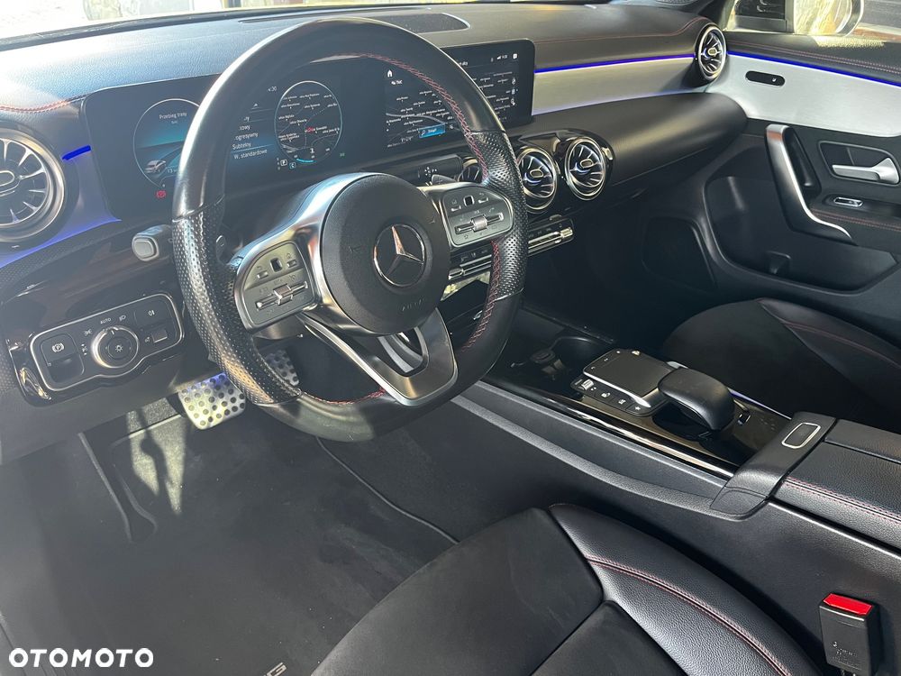 Mercedes-Benz CLA 200 AMG Line 7G-DCT - 26