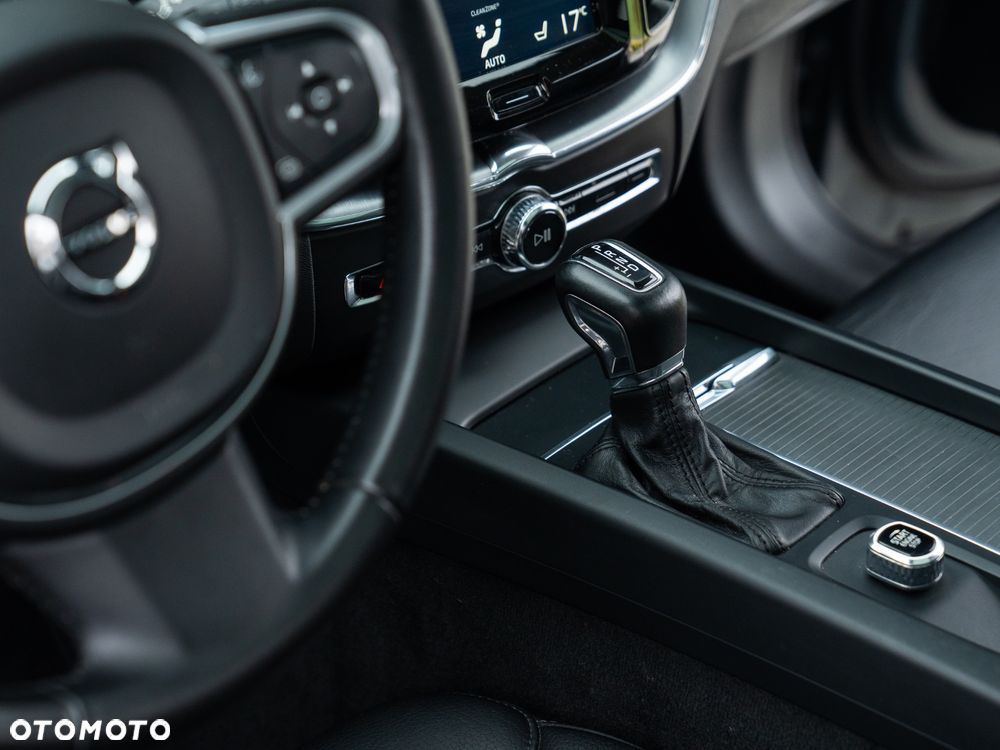 Volvo XC 60 D4 AWD Geartronic RDesign - 31