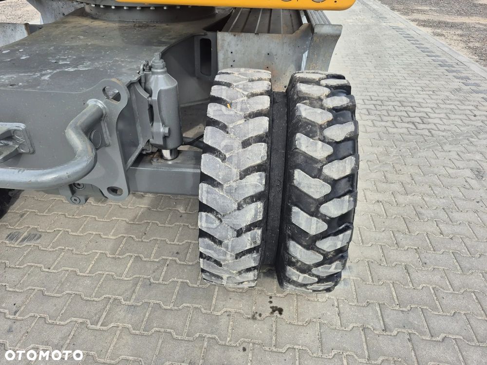 Liebherr / LIEBHERR 918 / COMPACT - 28