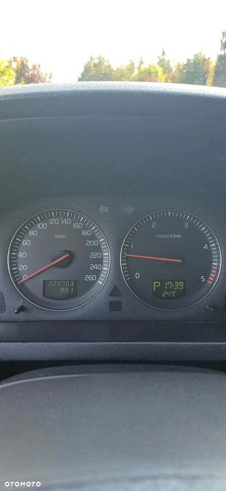 Volvo XC 90 2.4 D5 - 23