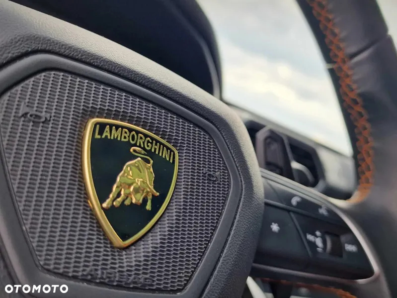 Lamborghini Urus Standard - 30