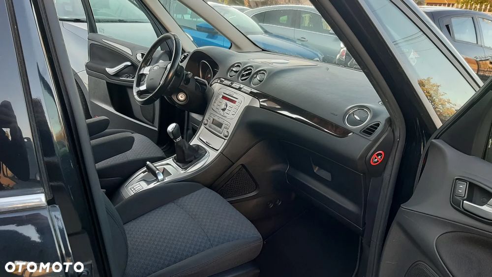 Ford Galaxy 2.0 FF Ghia - 22