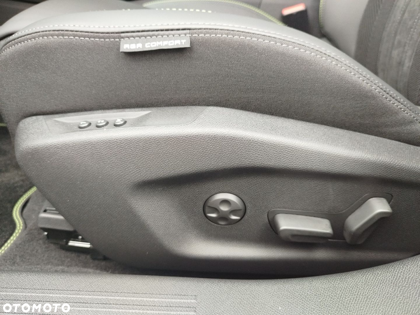 Peugeot 408 - 14