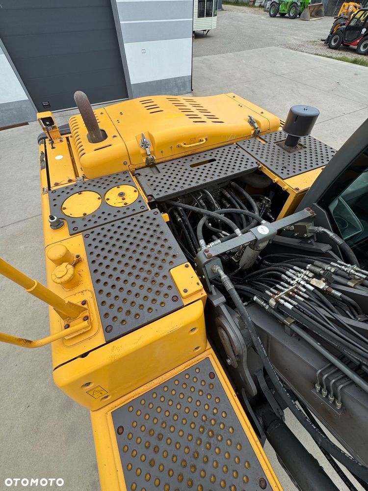 Volvo EC 240 CNL - 19