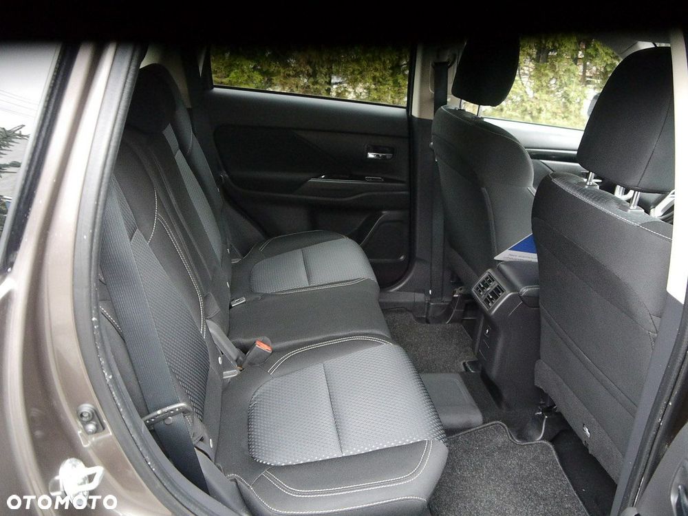 Mitsubishi Outlander - 31