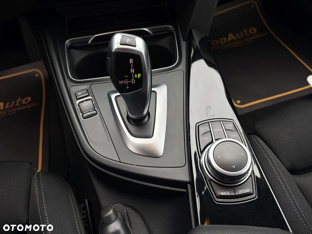 BMW Seria 3 320d Sport Line - 30