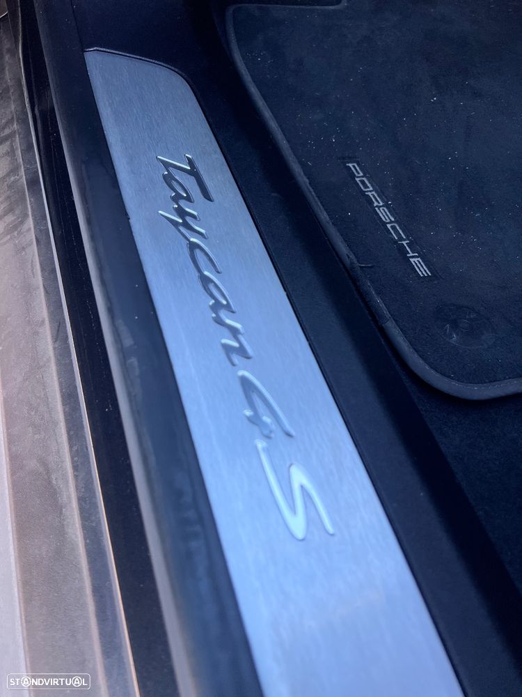 Porsche Taycan 4S - 24