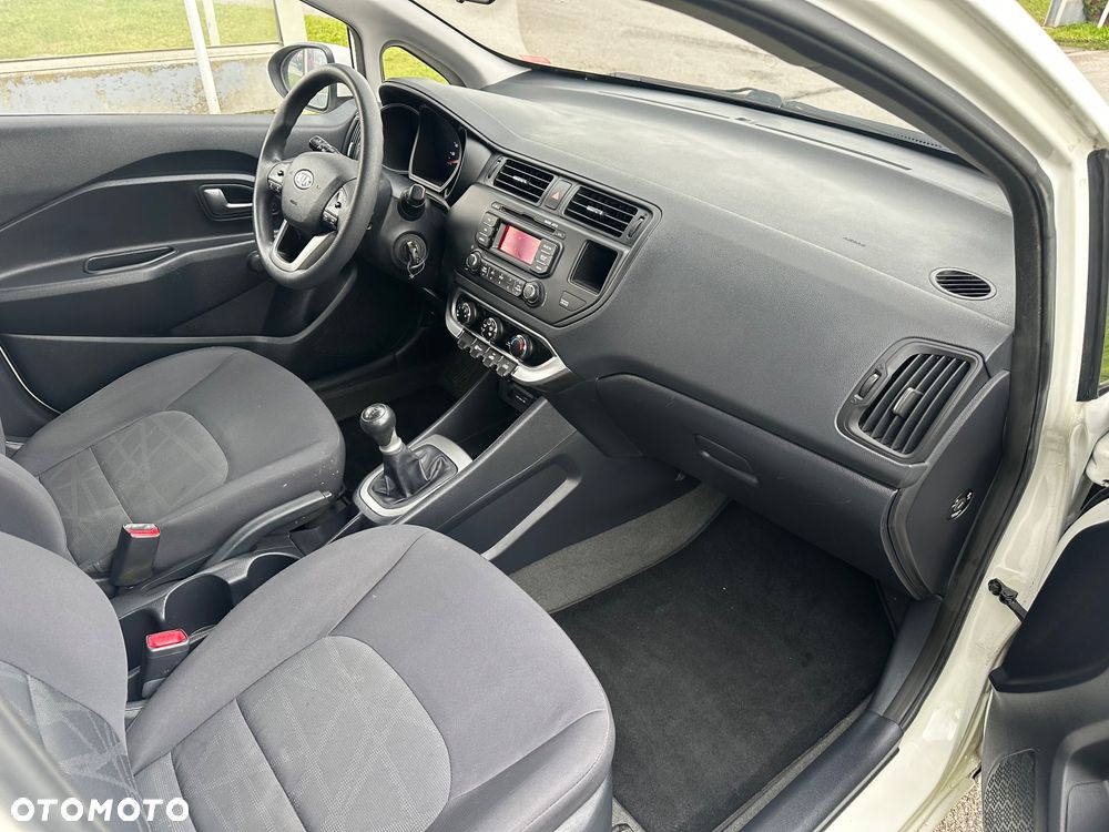Kia Rio - 11