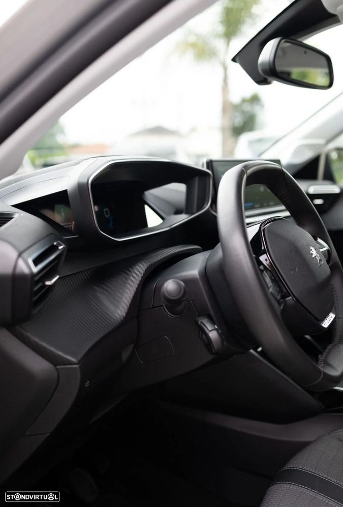 Peugeot 208 1.2 PureTech Allure - 24