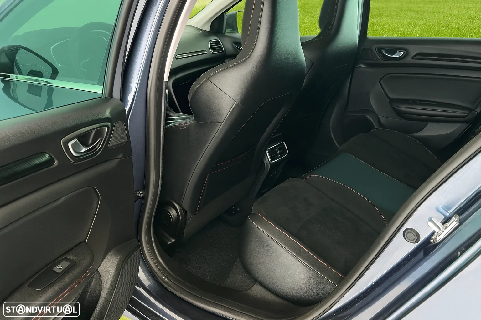 Renault Mégane Sport Tourer E-TECH Plug-in 160 R.S. LINE - 10