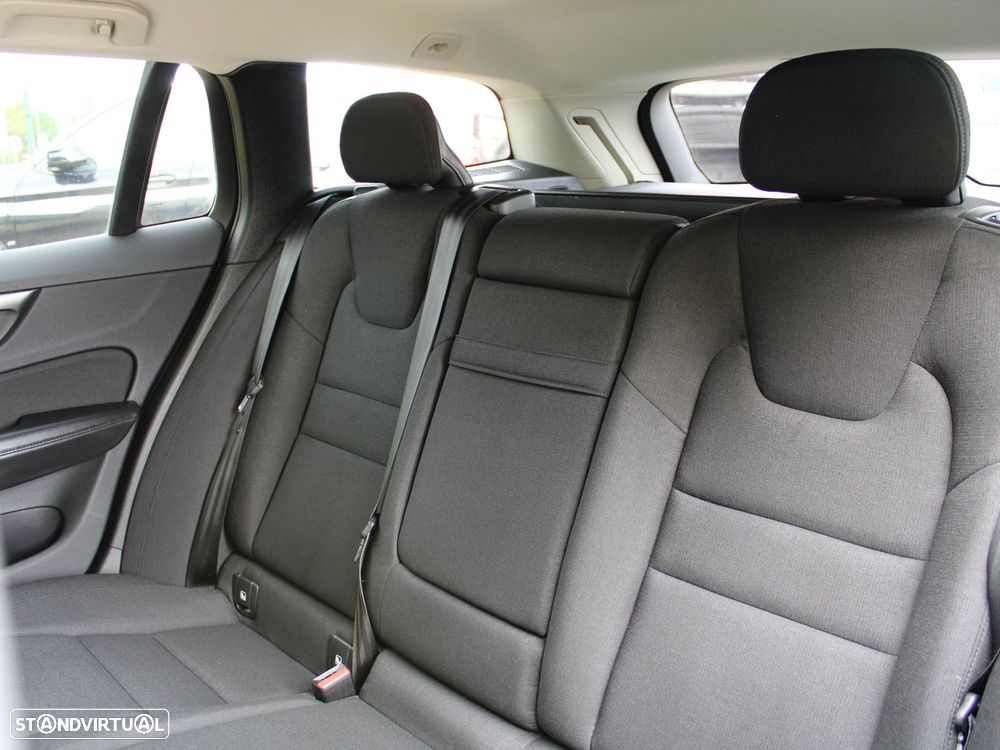 Volvo V60 2.0 D3 Momentum Plus Geartronic - 46