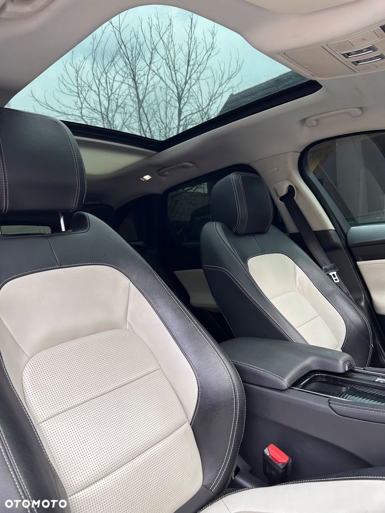 Jaguar F-Pace 3.0 V6 AWD R-Sport - 25