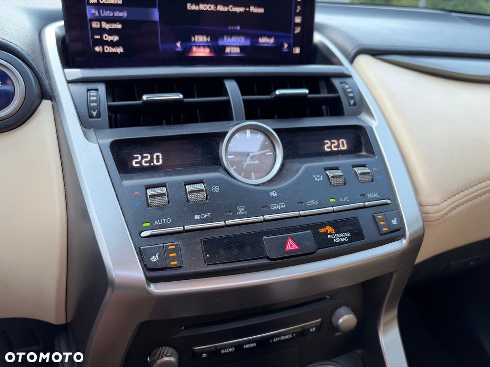 Lexus NX 300h Elite AWD - 25