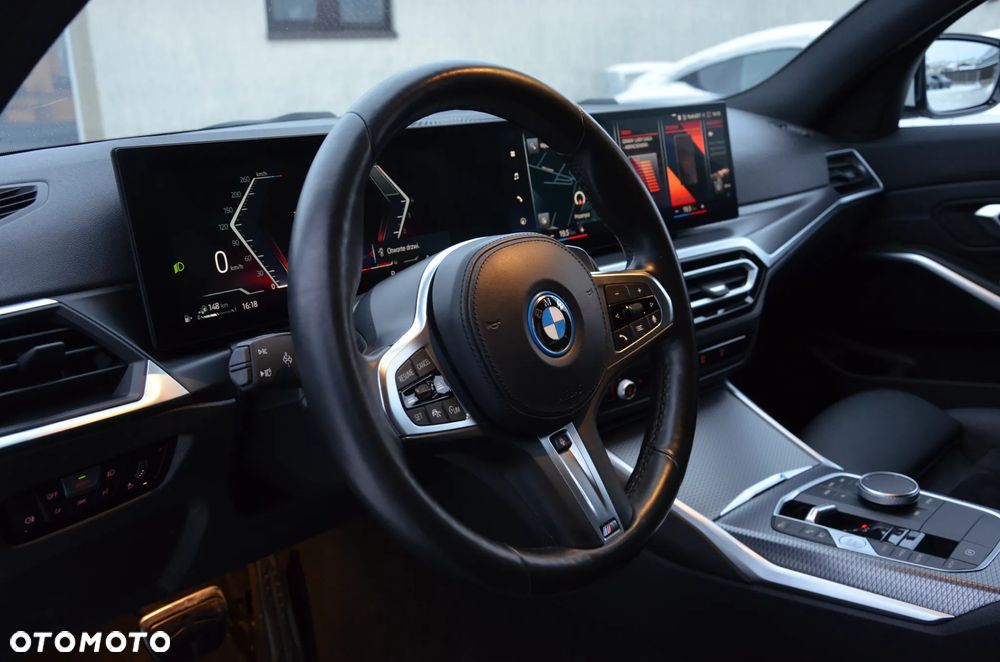 BMW Seria 3 330e xDrive M Sport sport - 32