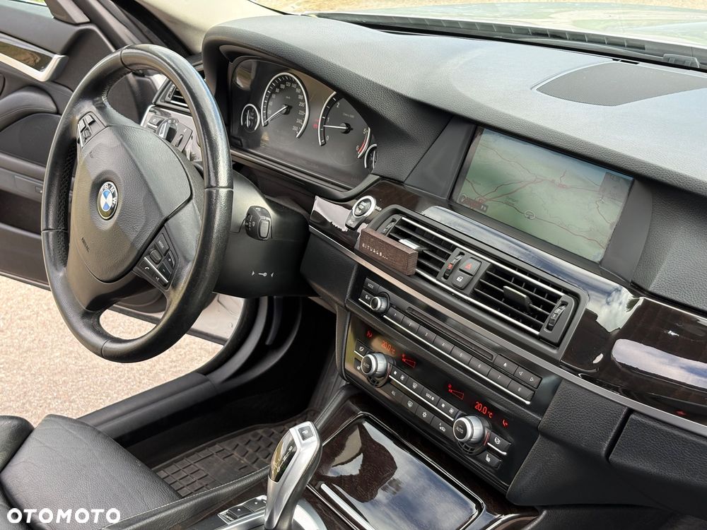 BMW Seria 5 535d xDrive - 29