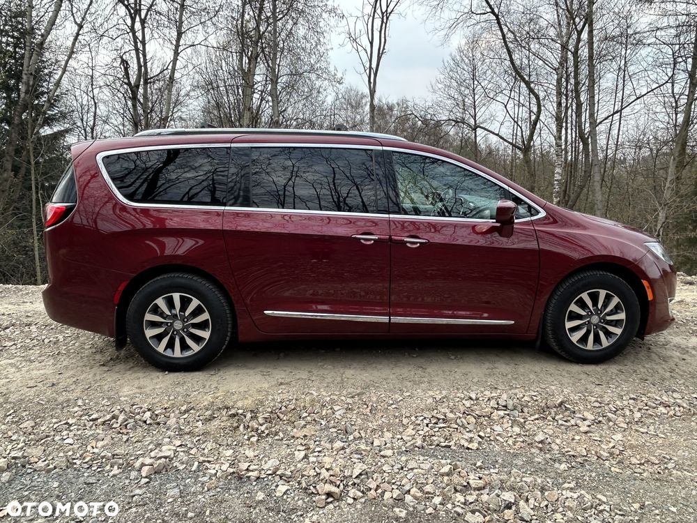 Chrysler Pacifica - 1