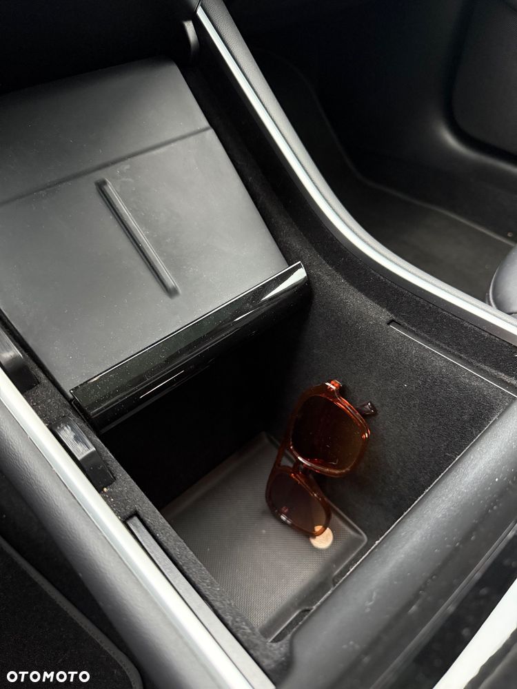 Tesla Model 3 Standard Range Plus - 24