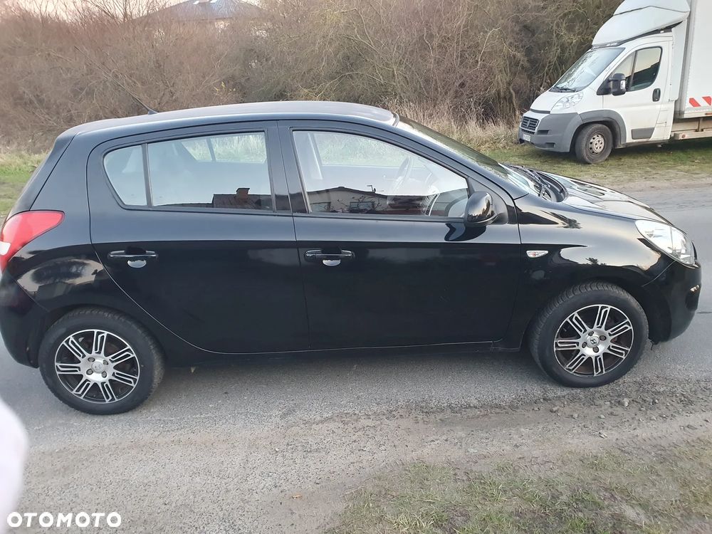 Hyundai i20 1.2 UEFA EURO 2012 Edition - 10