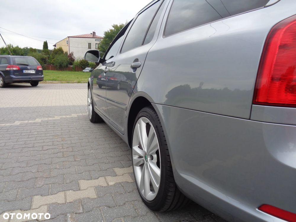 Skoda Octavia 2.0 TDI CR DPF RS - 24