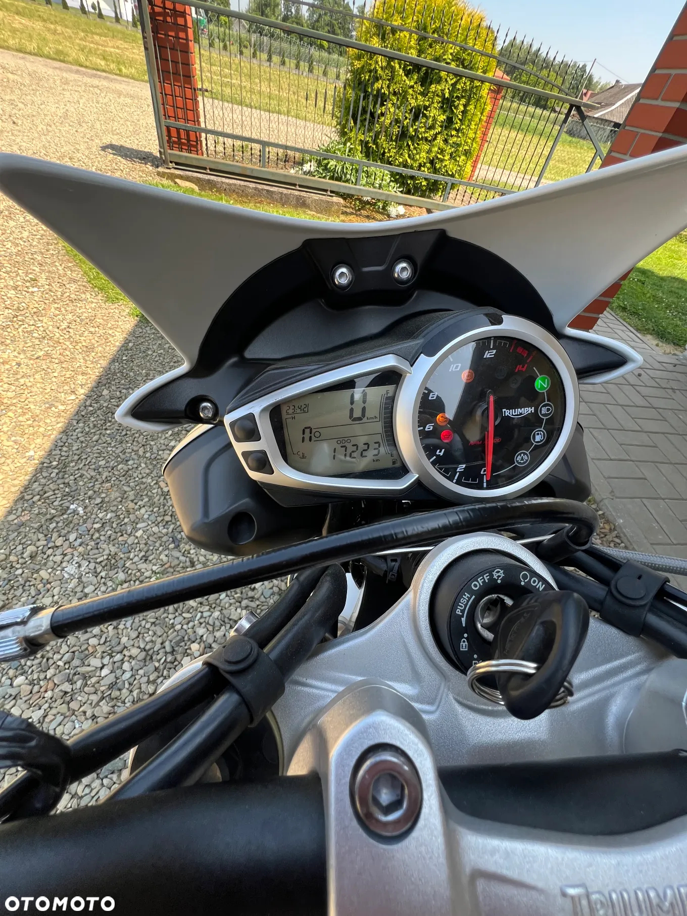 Triumph Street Triple - 12
